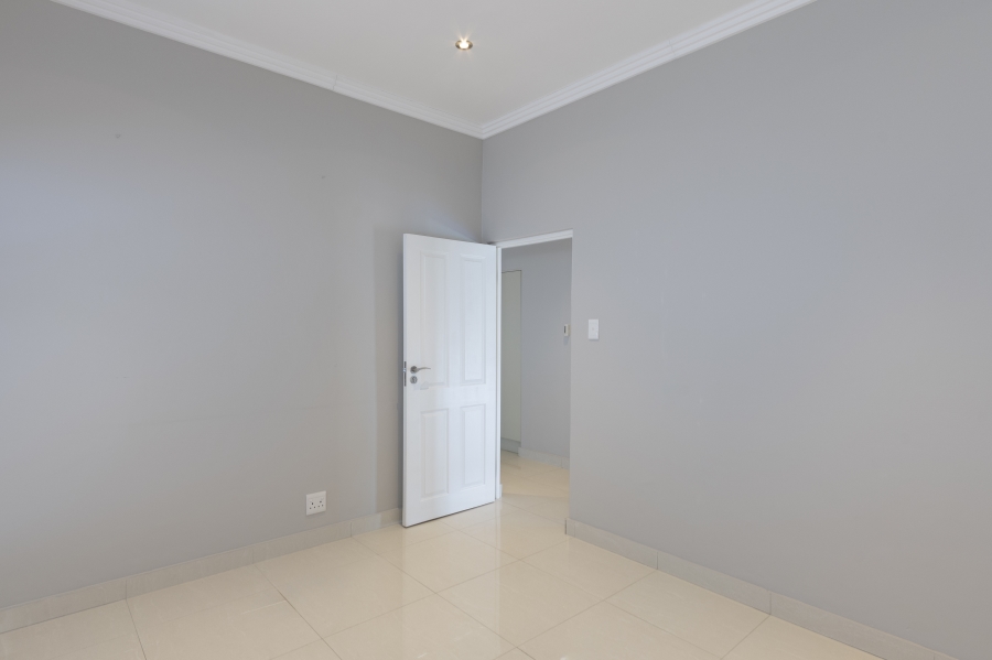 To Let 4 Bedroom Property for Rent in Helderberg Estate Western Cape